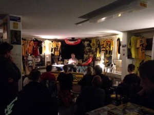 &laquo;Viele Gr&uuml;sse...&raquo;